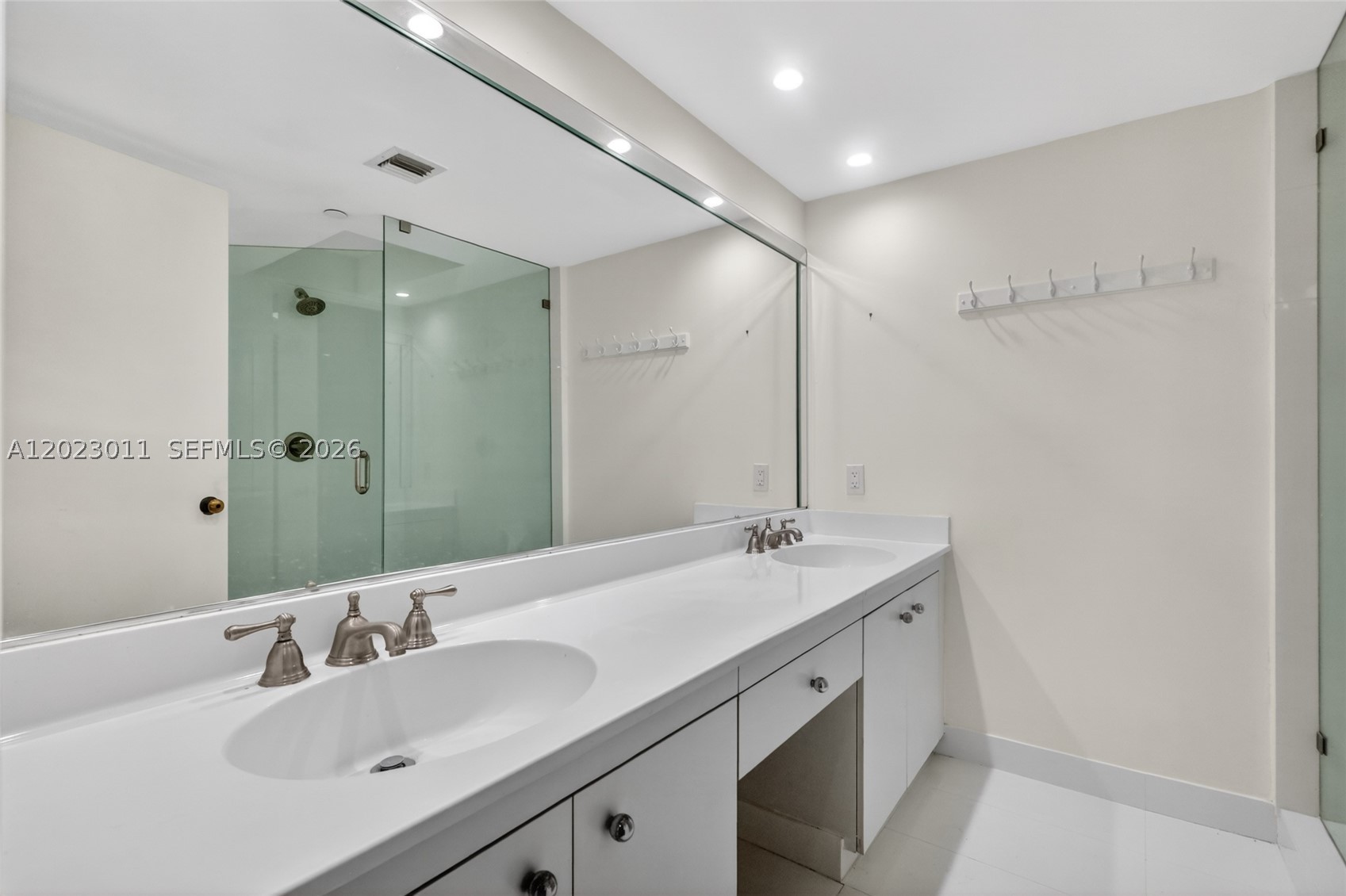 TOWERS OF QUAYSIDE CONDO - Residential