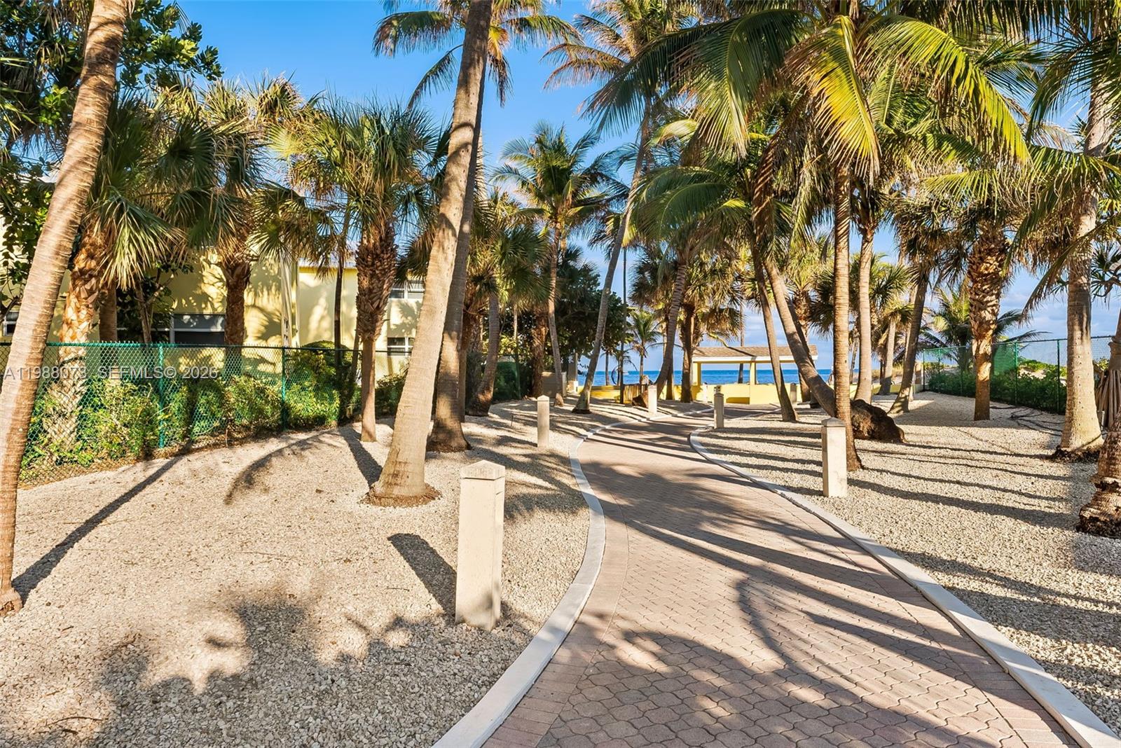 EMERALD TOWER CONDO - Residential