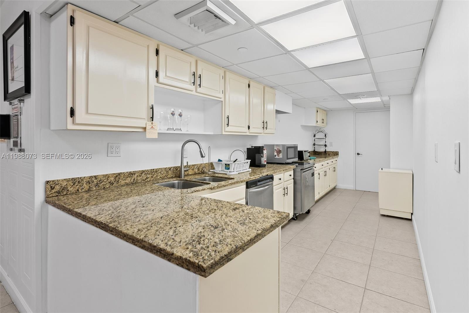 EMERALD TOWER CONDO - Residential