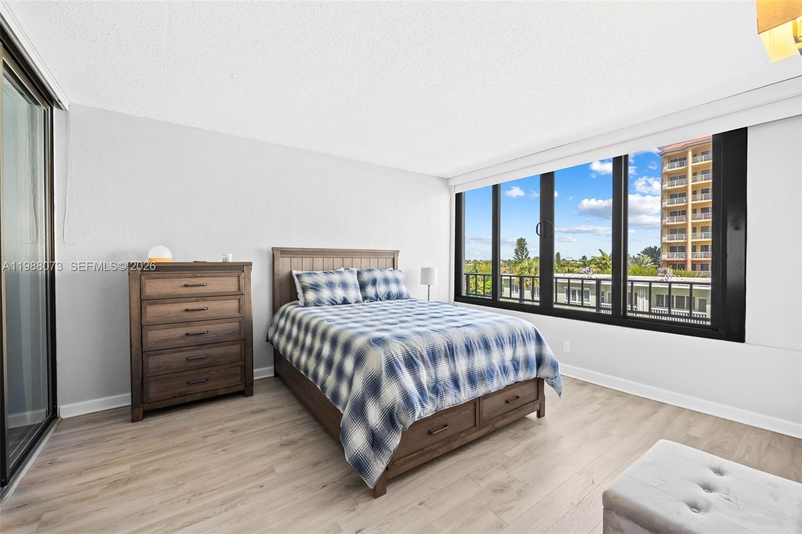 EMERALD TOWER CONDO - Residential