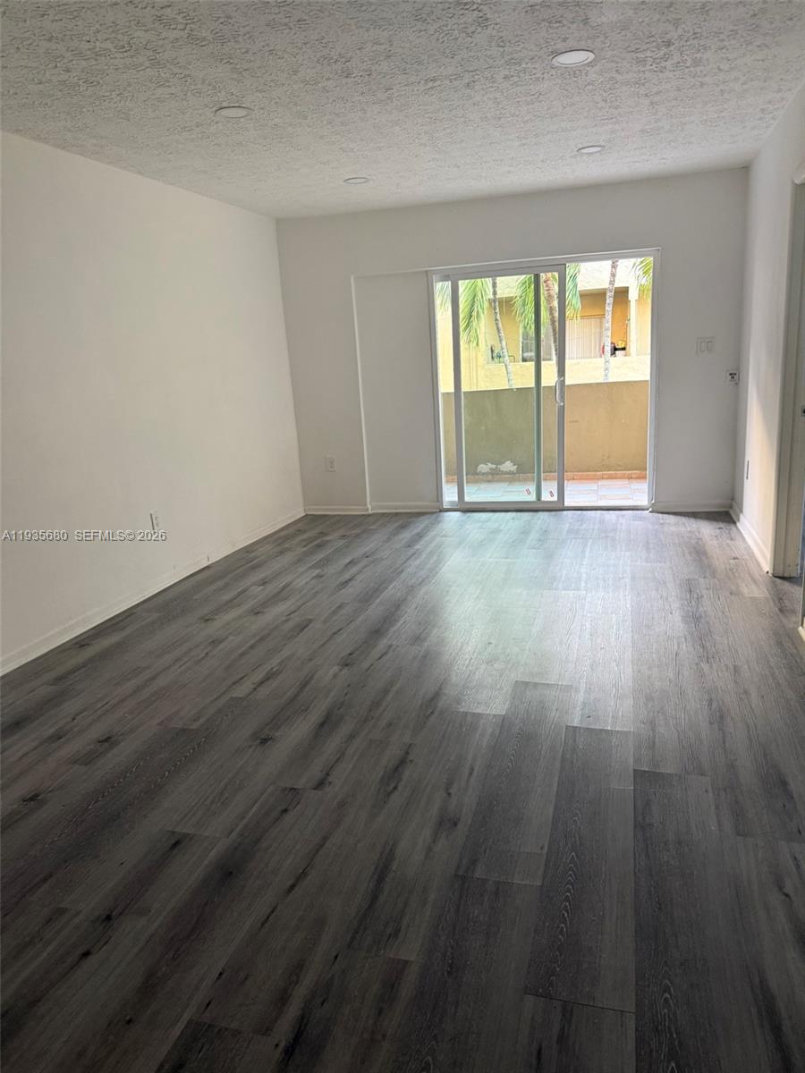 Beautifully renovated 2/1 conveniently located right off the Palmetto!! MUST SEE!! WON'T LAST! EASY TO SHOW! Pet friendly !
Only one month security moves you in.