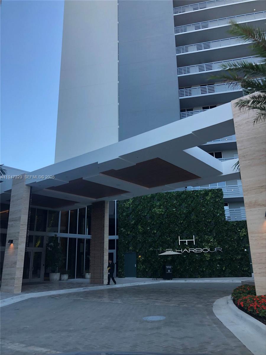 THE HARBOUR SOUTH CONDO - Residential