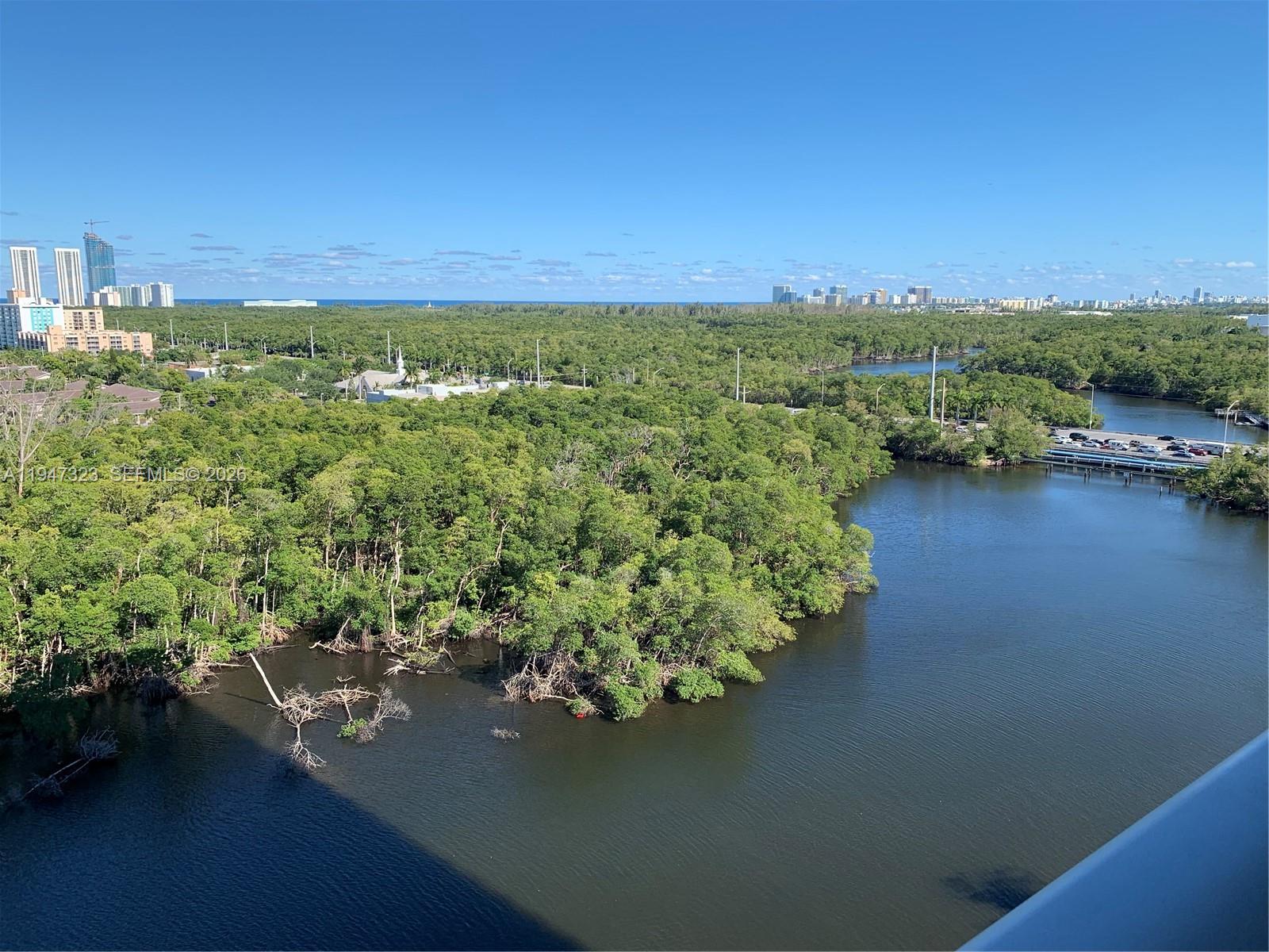 THE HARBOUR SOUTH CONDO - Residential