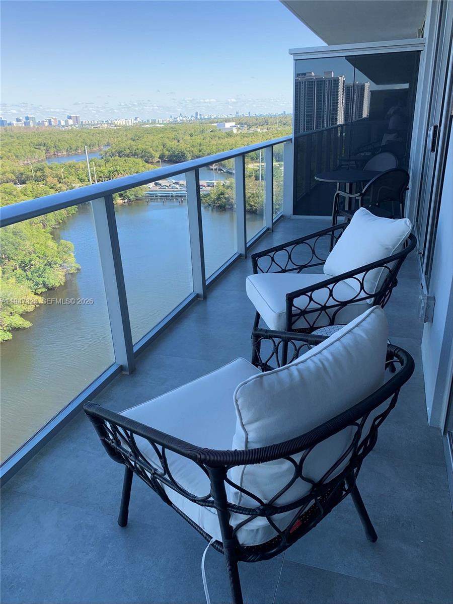 THE HARBOUR SOUTH CONDO - Residential