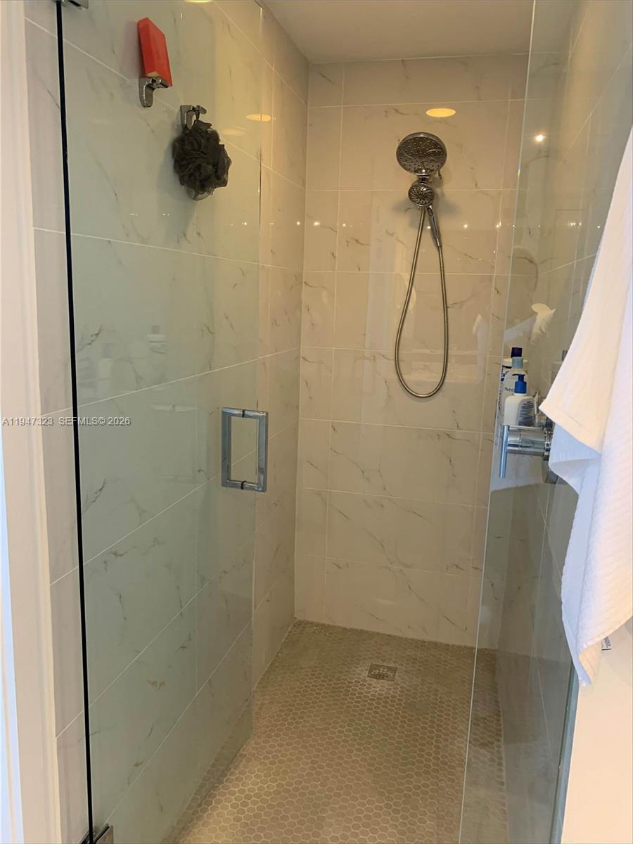 THE HARBOUR SOUTH CONDO - Residential