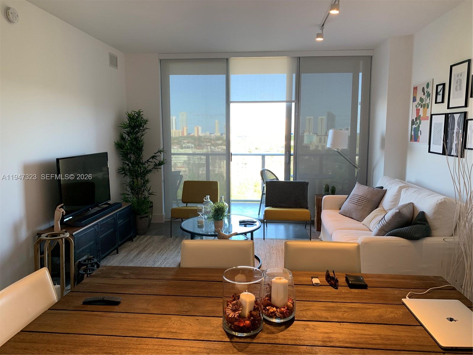 THE HARBOUR SOUTH CONDO - Residential