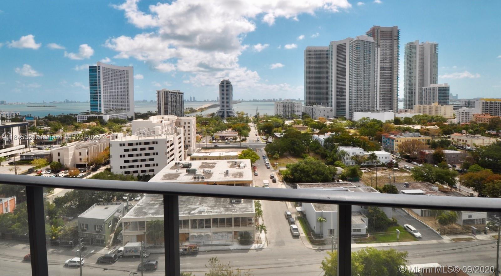 1 BED plus DEN, 1 BATH in the heart of Midtown. Great view. Washer and dryer in unit. Valet parking. 5 star amenities include swimming pool, spa, tennis courts, kids playground. Pet friendly building. Amazing modern kitchen. Security 24/7. Great tenant in place, lease ends January 2026. Great for investors!