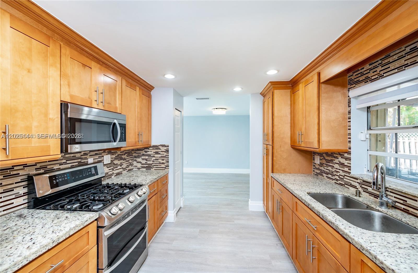 COUNTRY LAKE PARK - Residential Lease