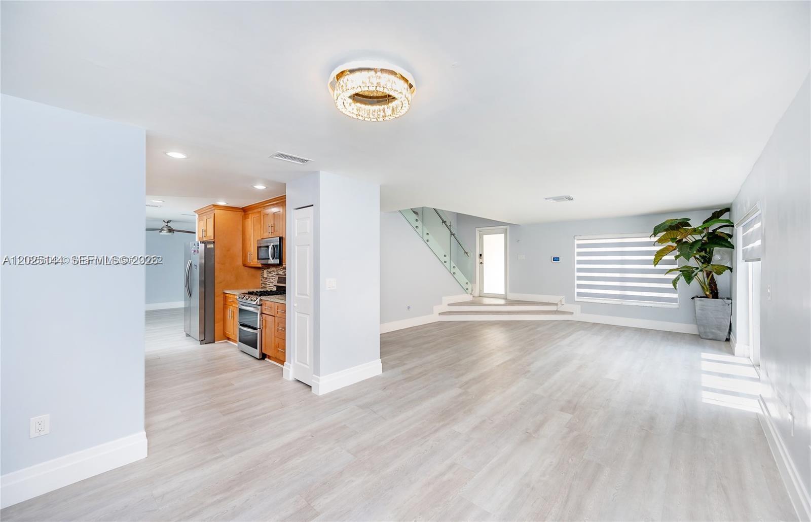 COUNTRY LAKE PARK - Residential Lease