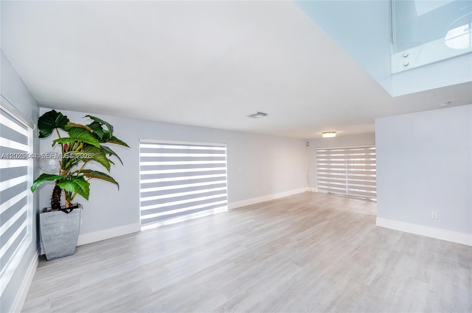 COUNTRY LAKE PARK - Residential Lease