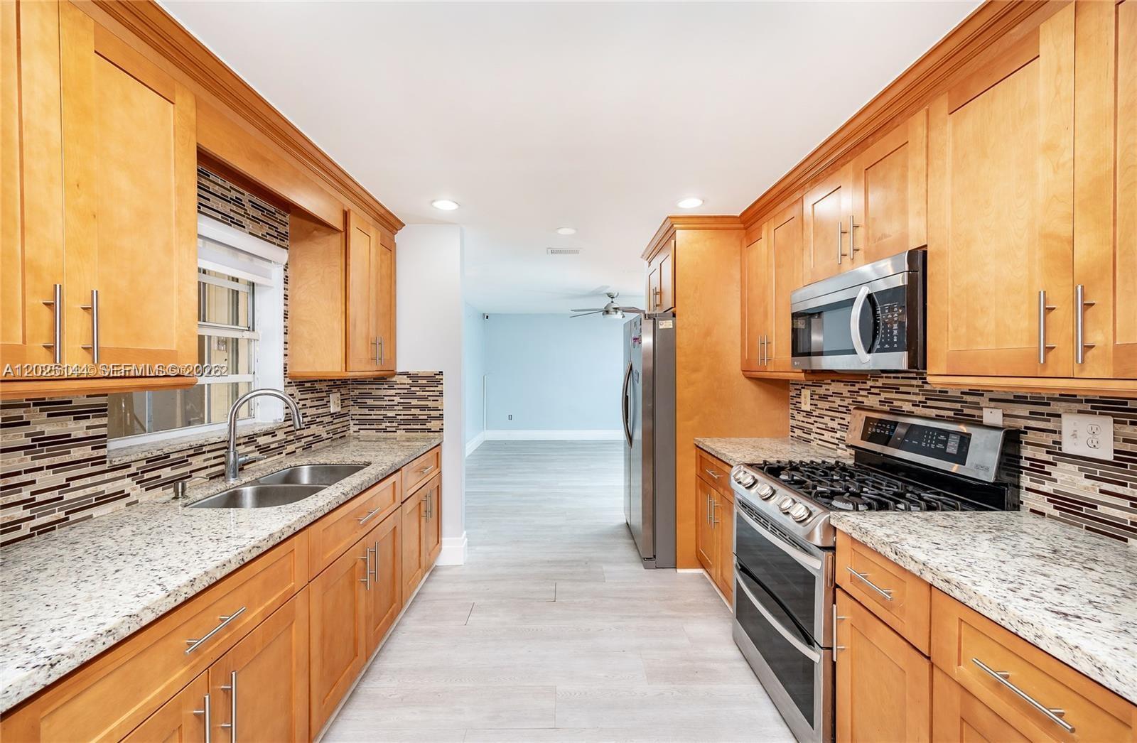 COUNTRY LAKE PARK - Residential Lease