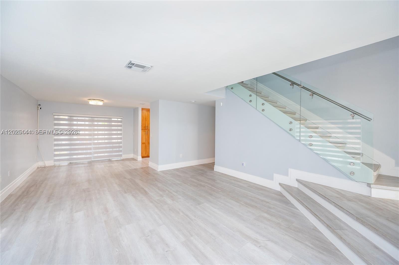 COUNTRY LAKE PARK - Residential Lease