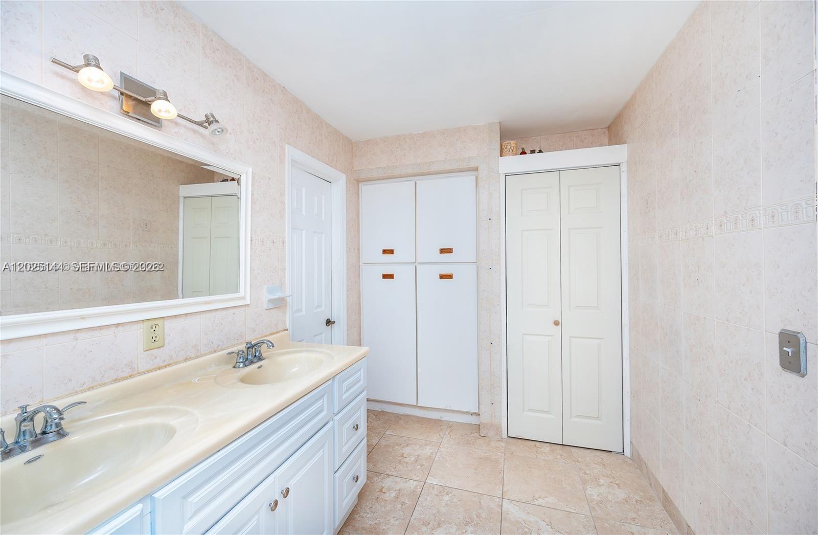 COUNTRY LAKE PARK - Residential Lease