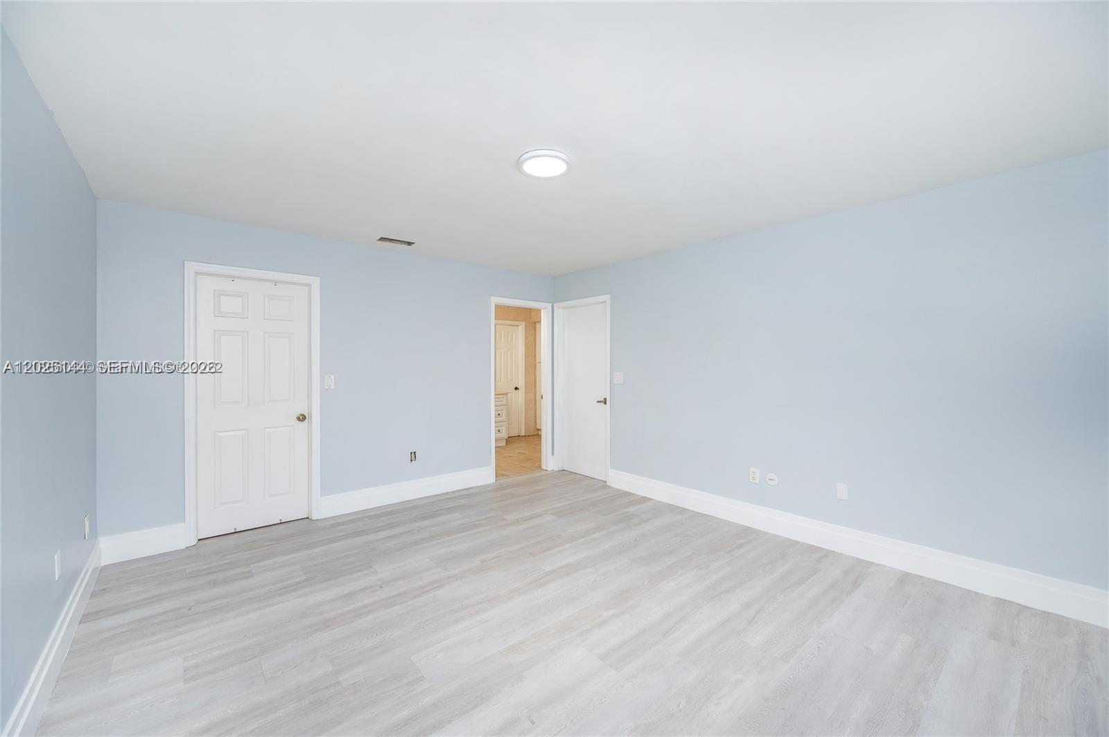 COUNTRY LAKE PARK - Residential Lease