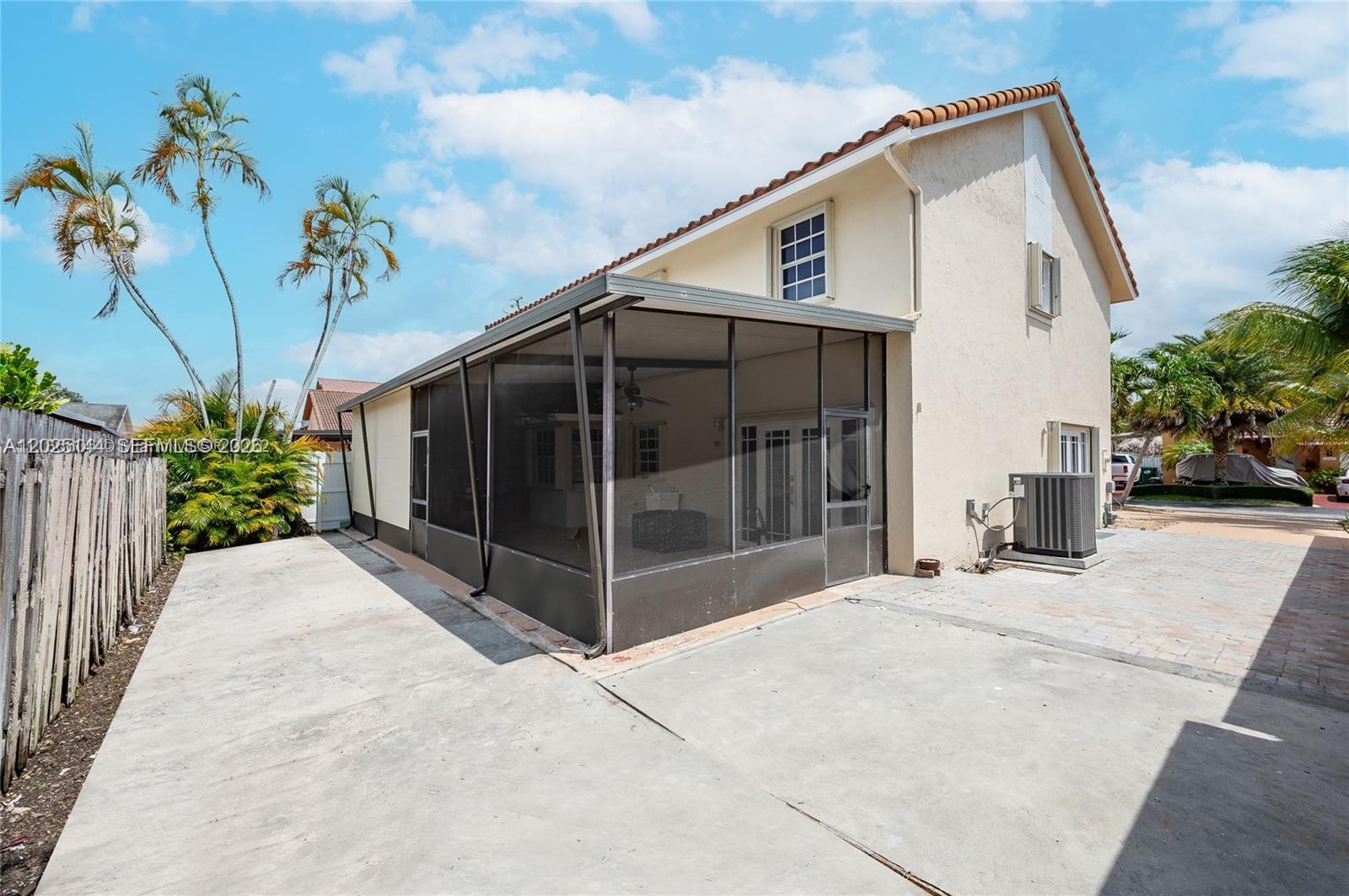 COUNTRY LAKE PARK - Residential Lease