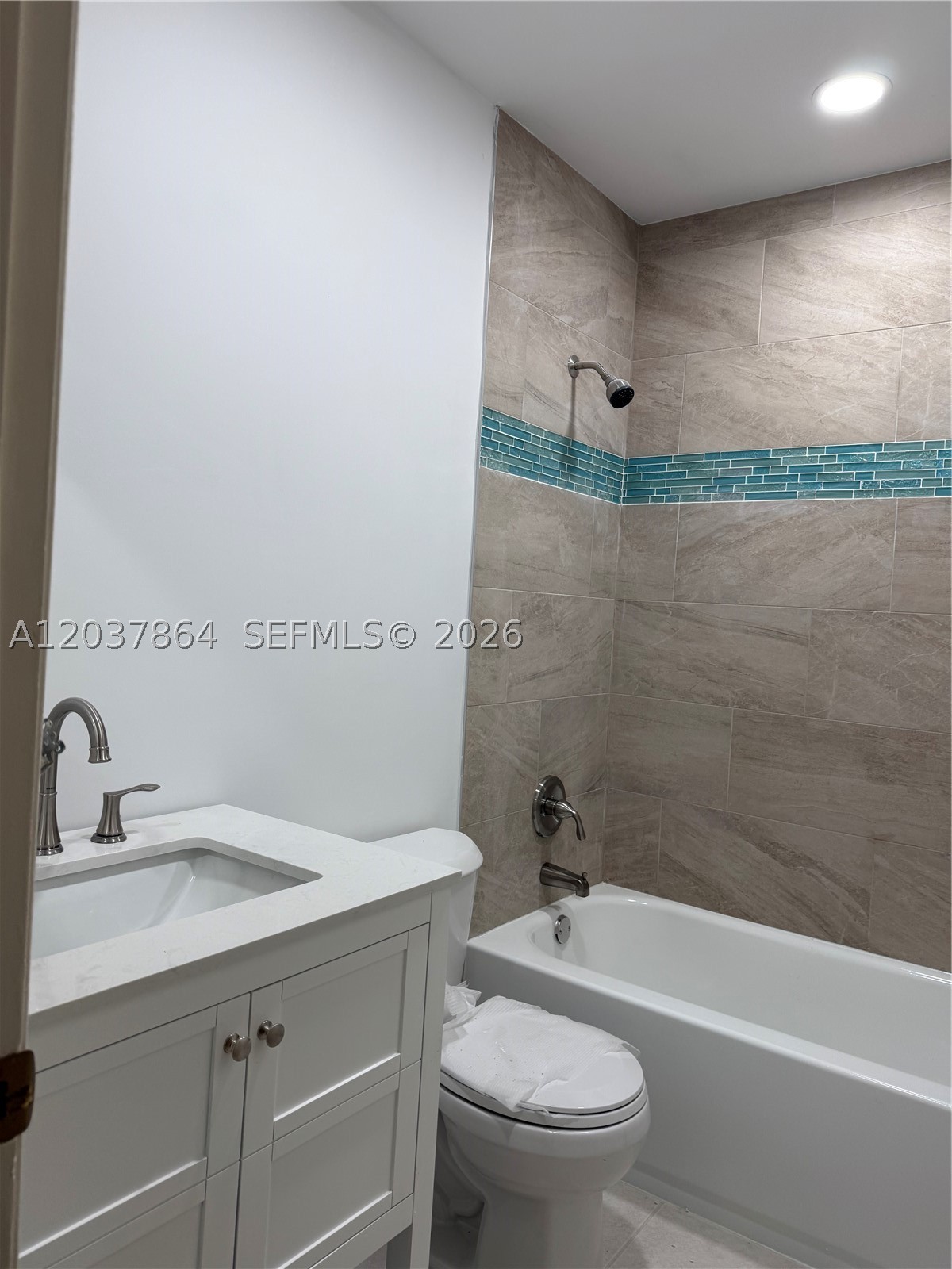 SABAL CHASE SEC 6 - Residential Lease
