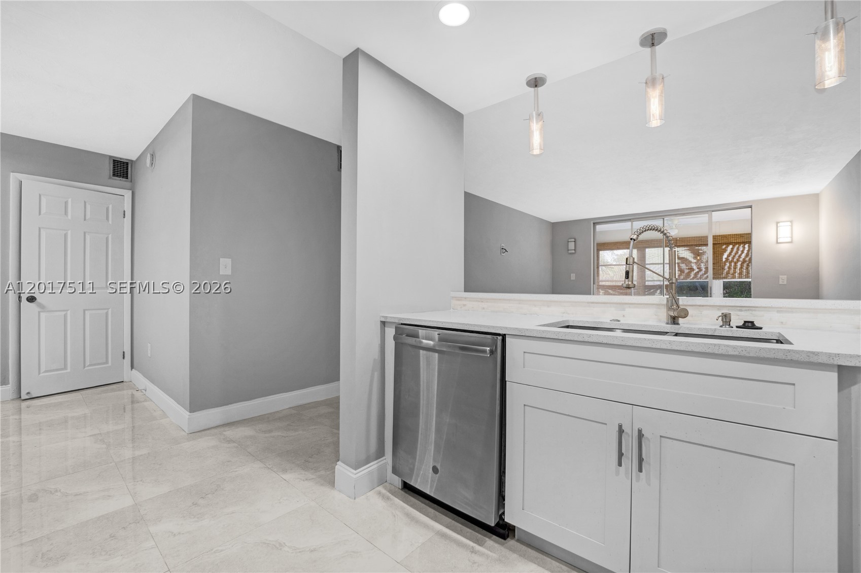 OMEGA CONDO NO 3 - Residential