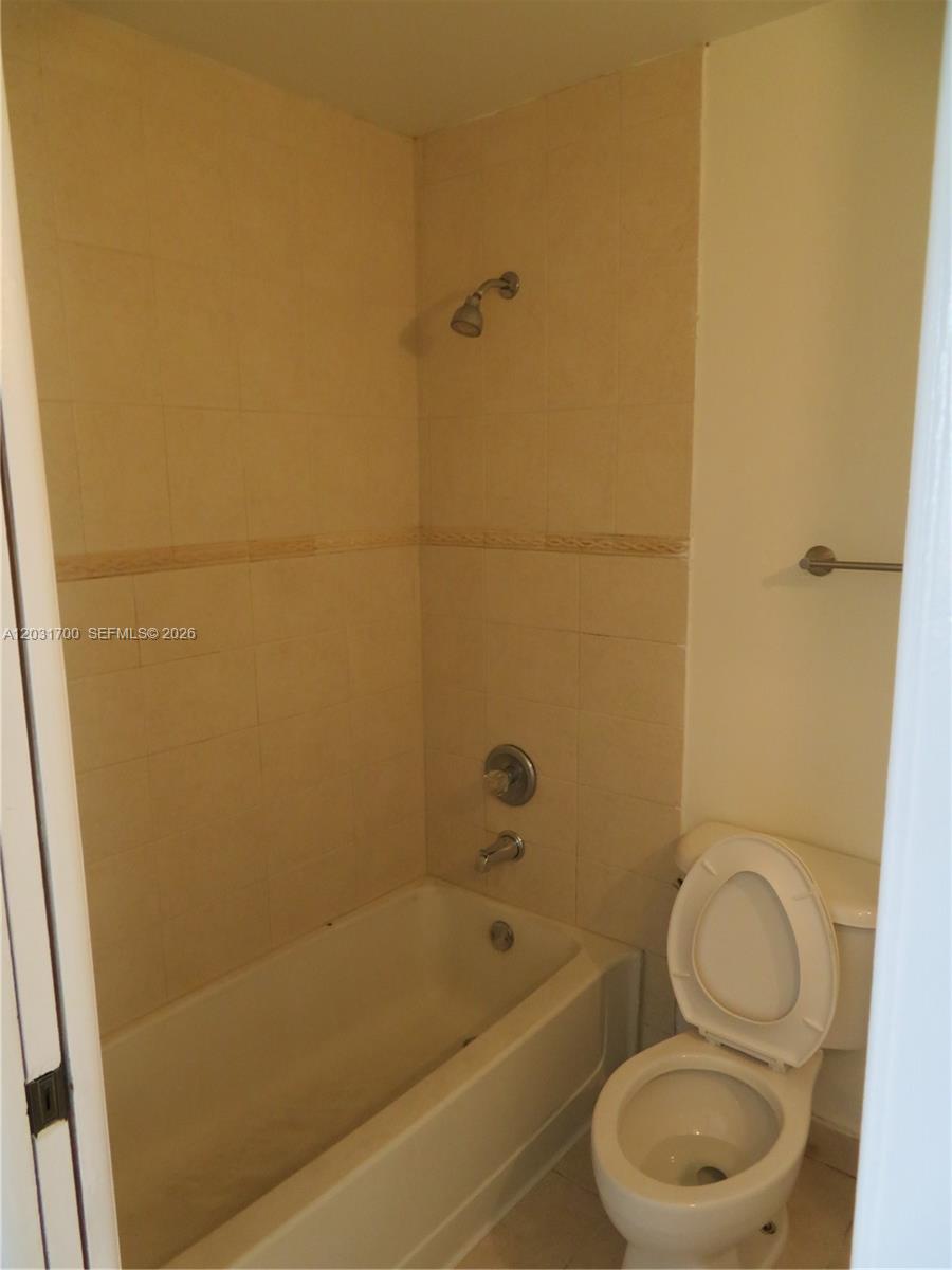 VILLAS OF NARANJA CONDO - Residential Lease