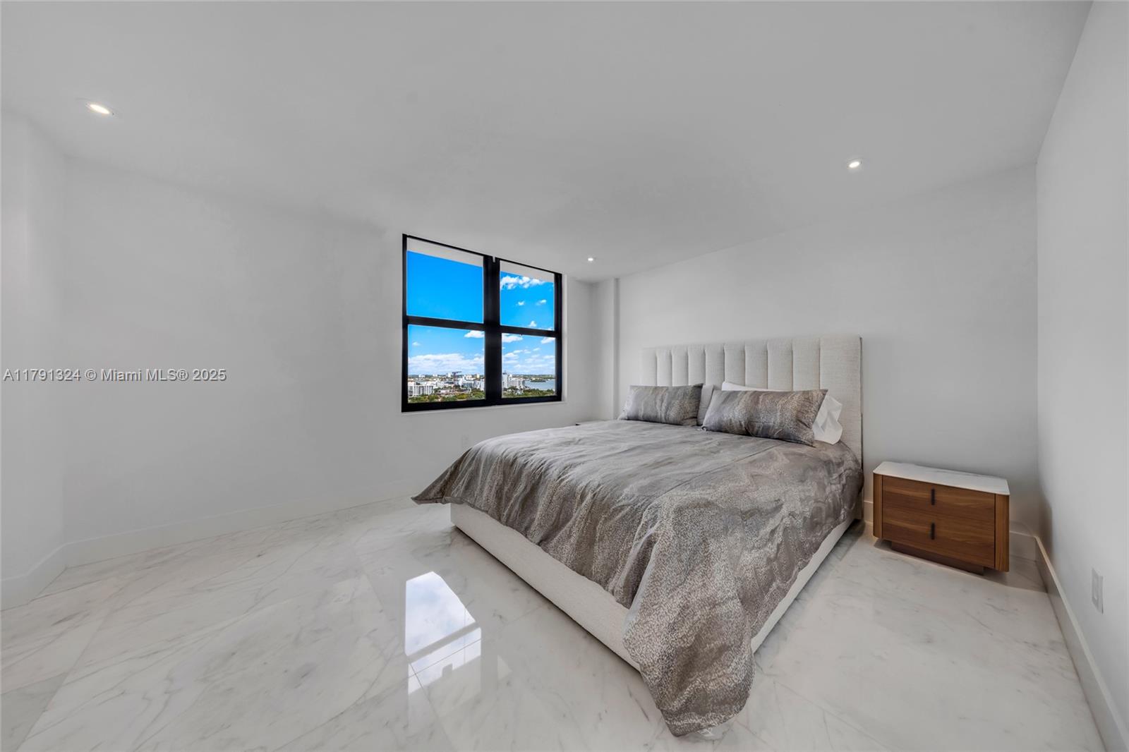 BALMORAL CONDO - Residential