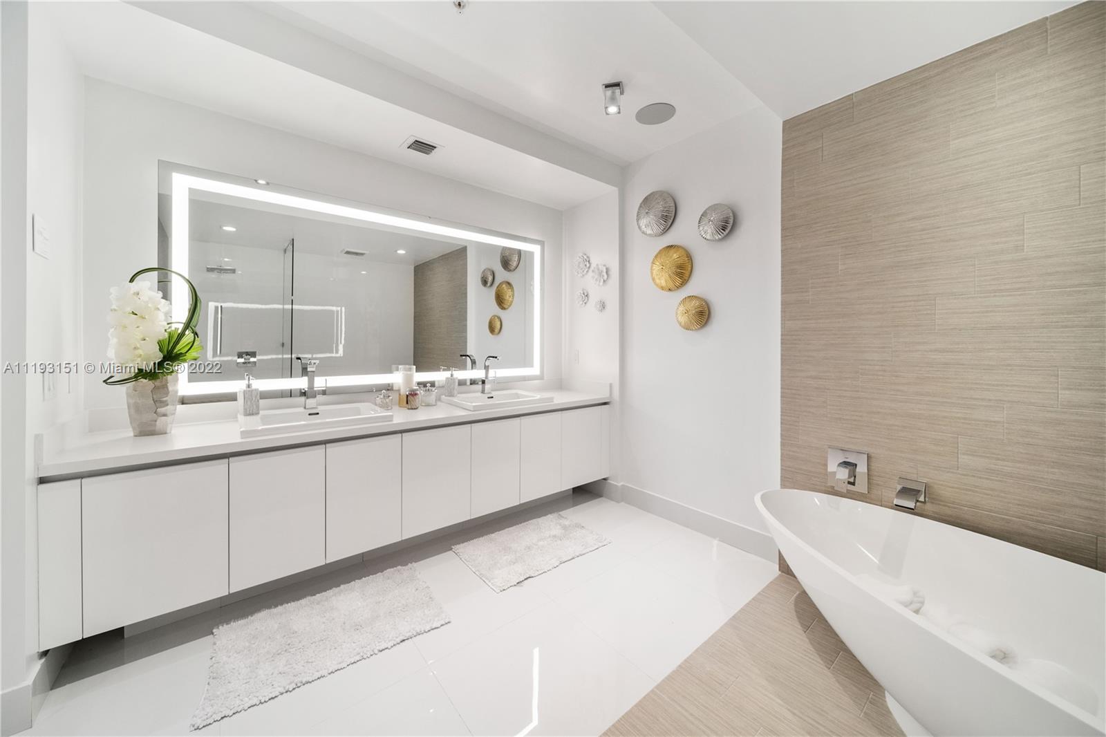 PARQUE TOWERS CONDO - Residential