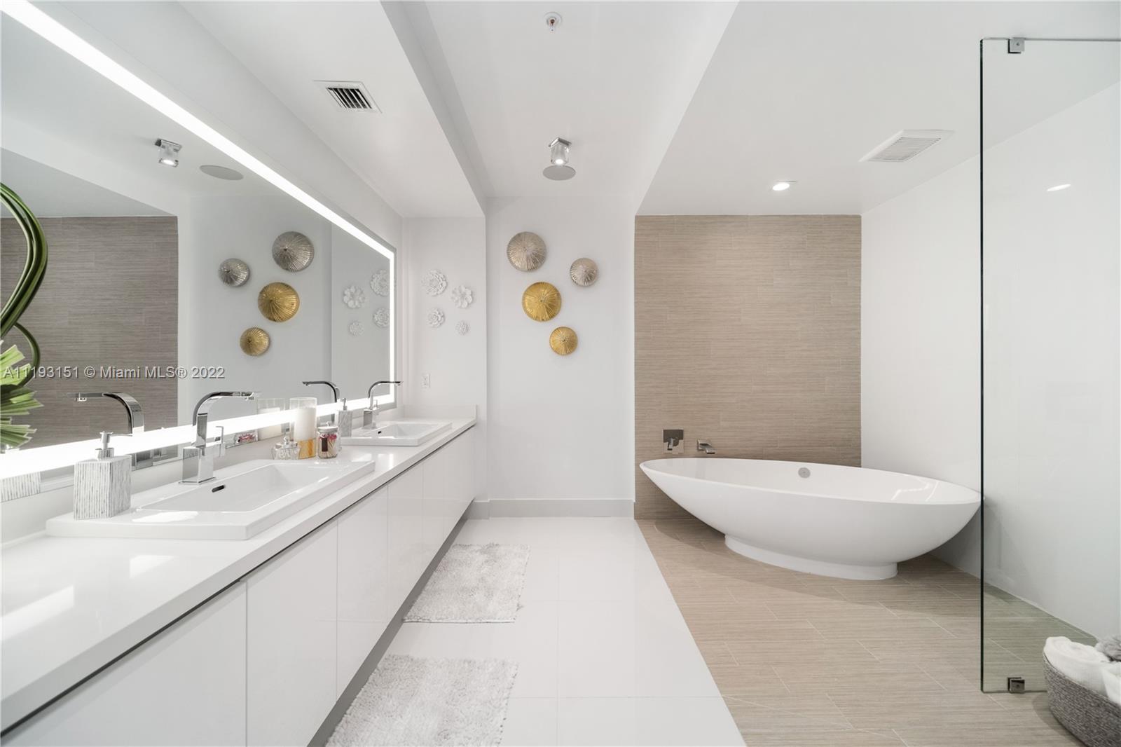 PARQUE TOWERS CONDO - Residential