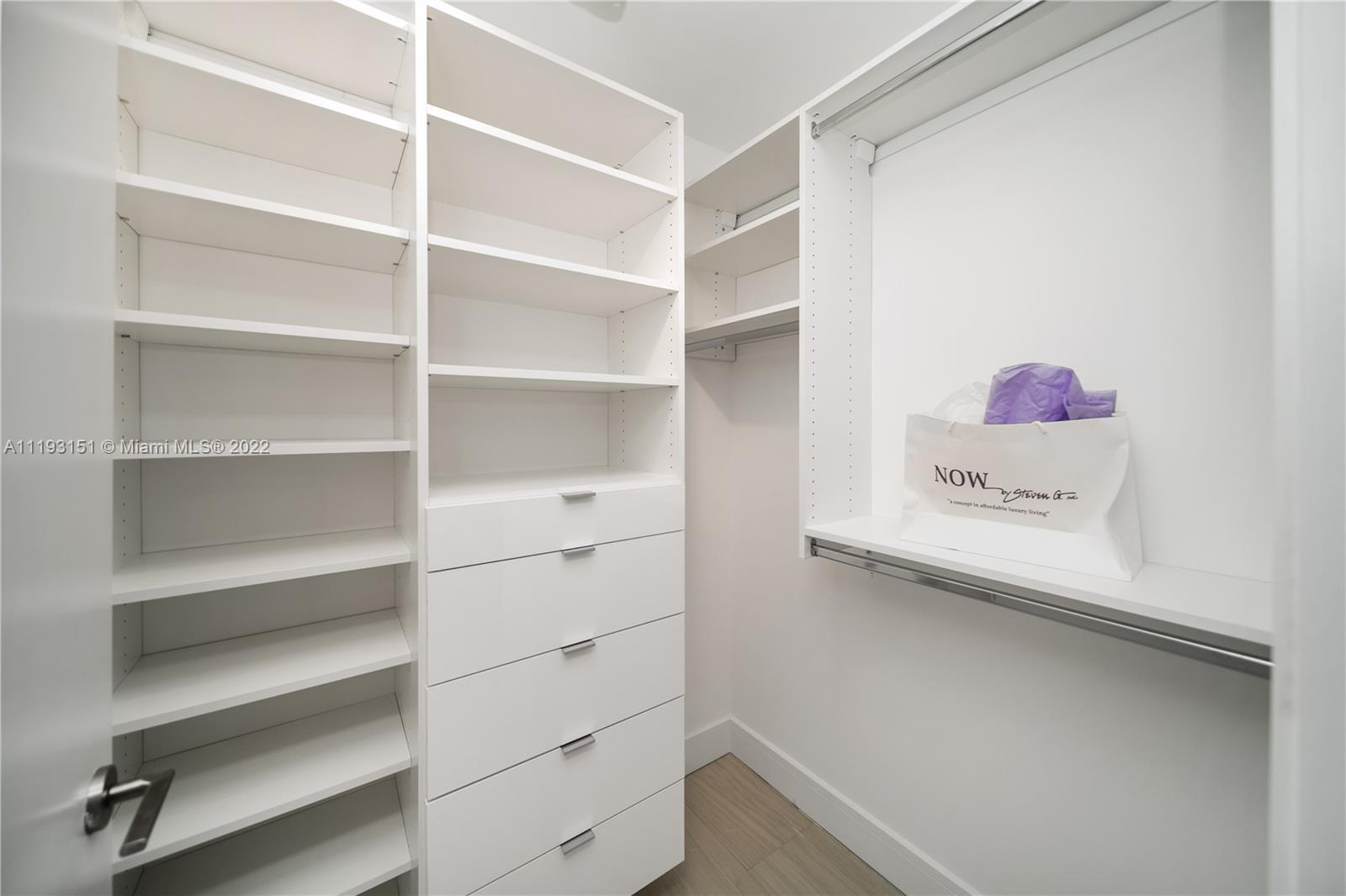 PARQUE TOWERS CONDO - Residential