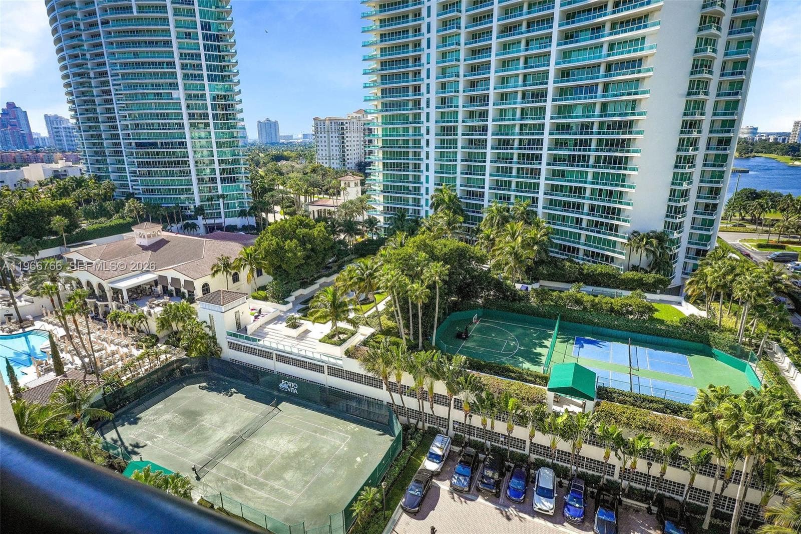 BELLA VISTA MID RISE NORT - Residential
