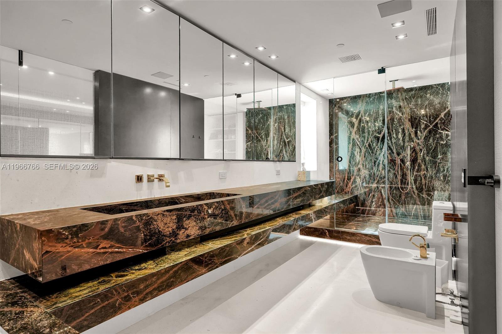BELLA VISTA MID RISE NORT - Residential