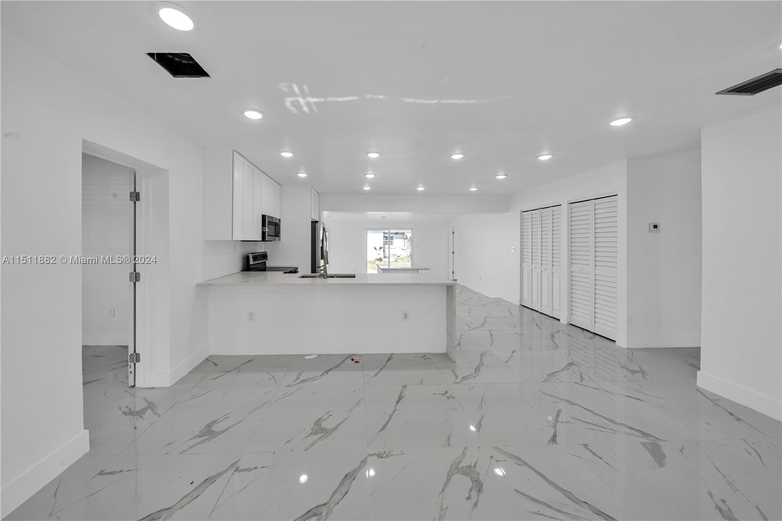 SO MIAMI HEIGHTS MANOR - Residential