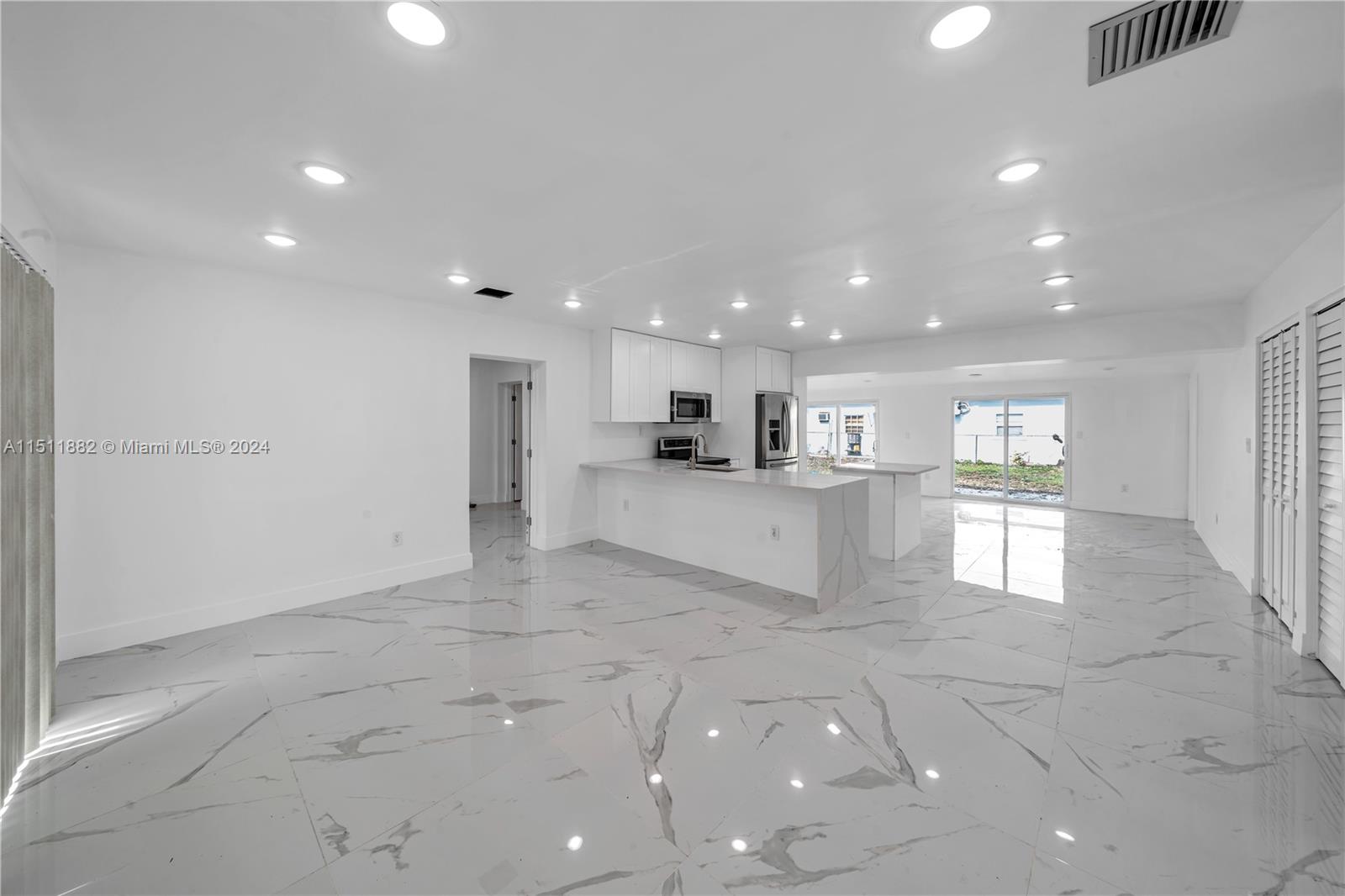 SO MIAMI HEIGHTS MANOR - Residential