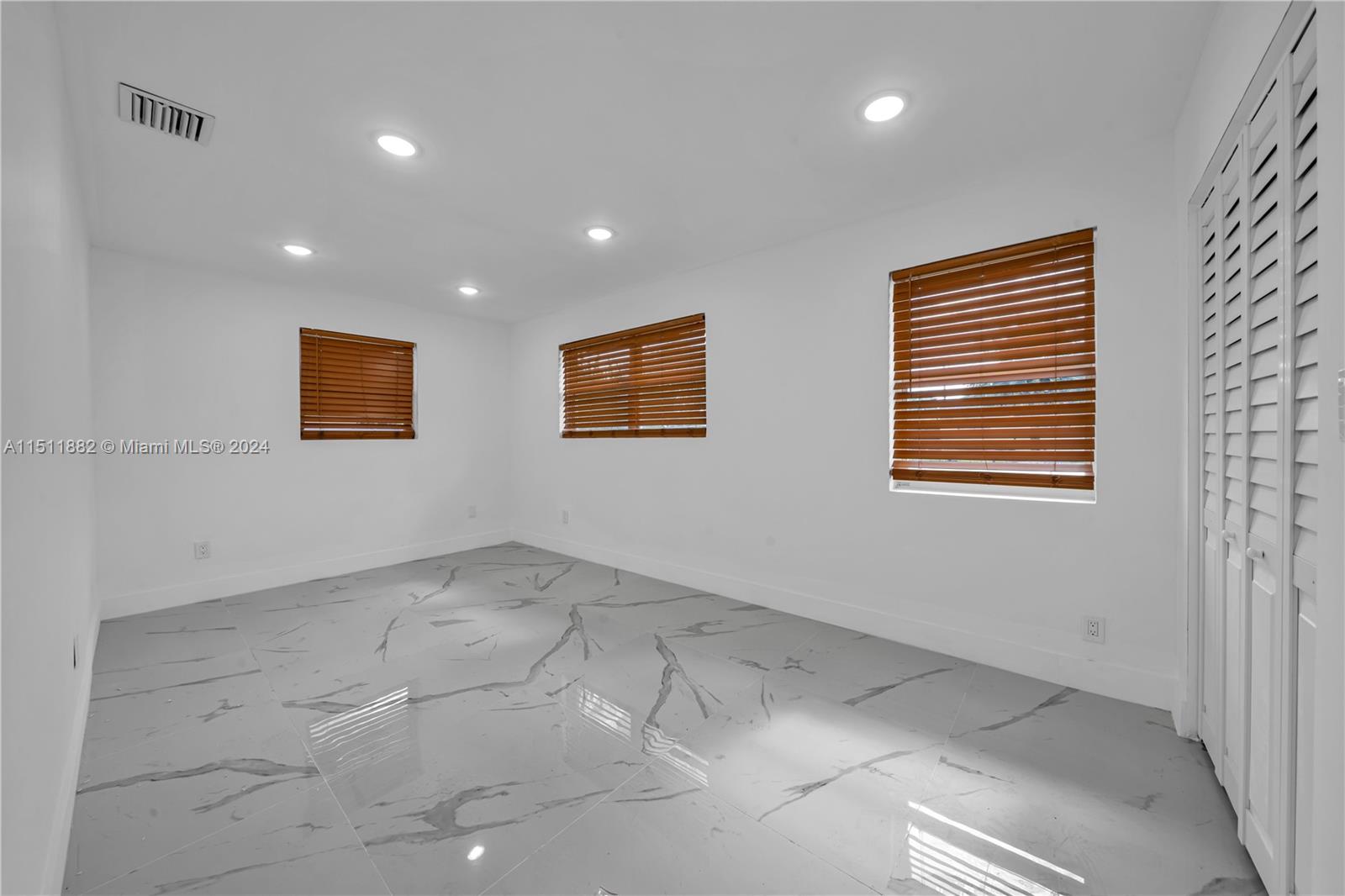 SO MIAMI HEIGHTS MANOR - Residential