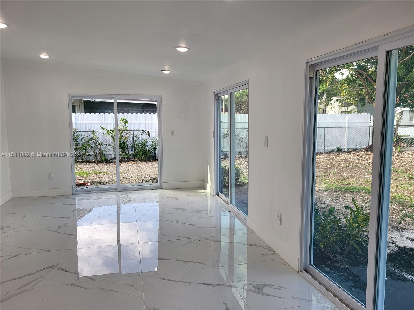 SO MIAMI HEIGHTS MANOR - Residential