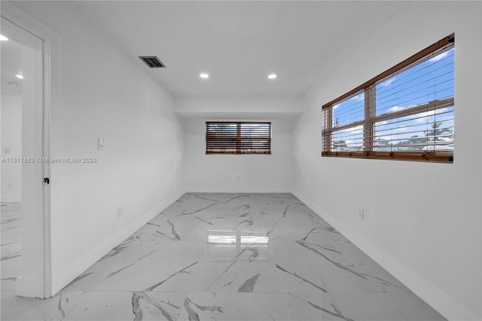 SO MIAMI HEIGHTS MANOR - Residential