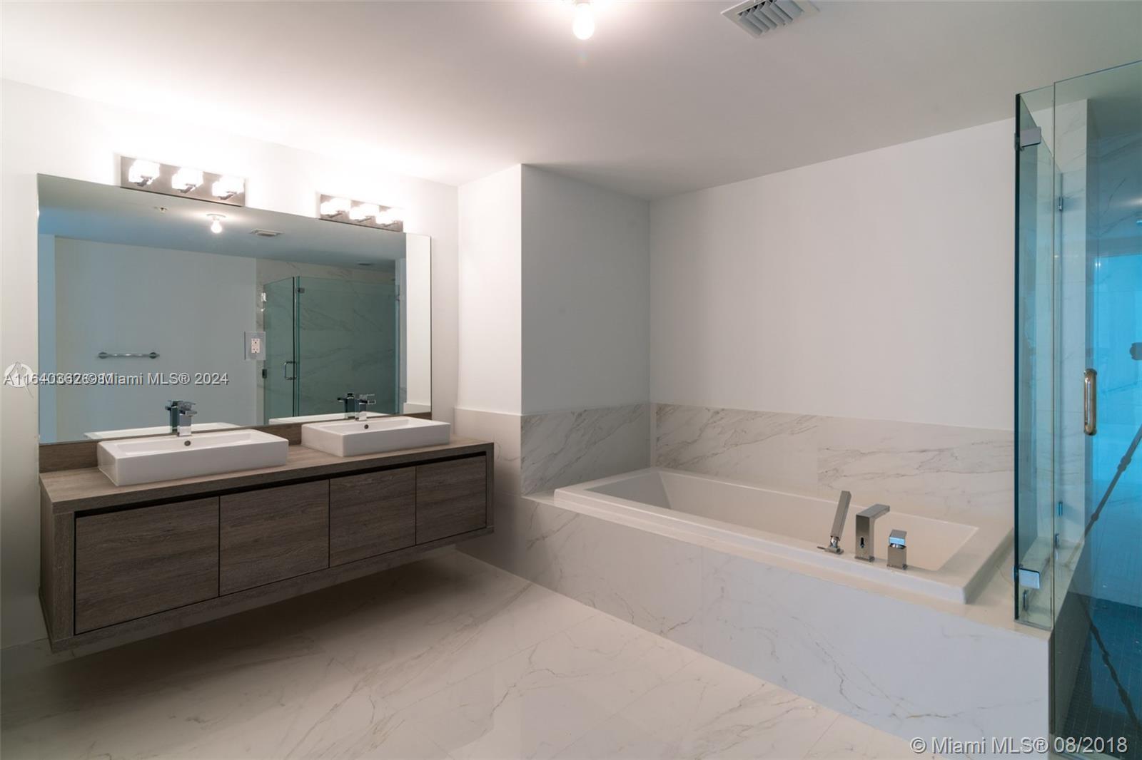 400 SUNNY ISLES CONDO EAST - Residential