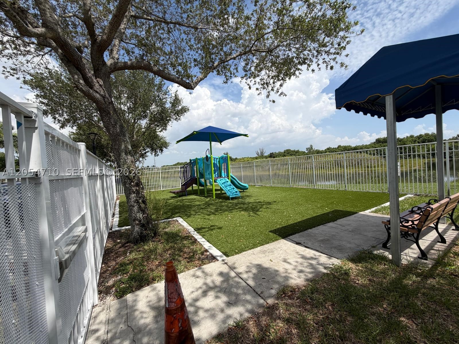 COURTYARDS FOUR CONDO - Residential