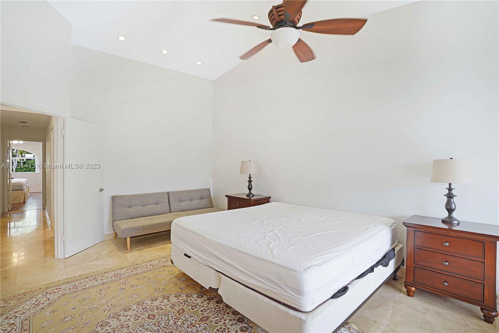 GOLDEN POINTE - Residential Lease