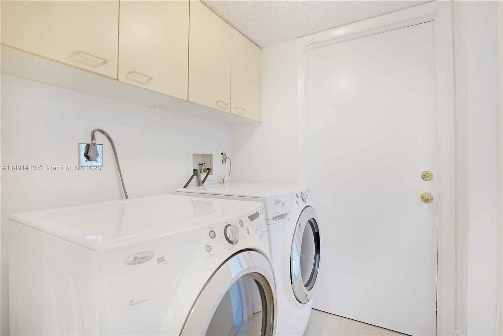 GOLDEN POINTE - Residential Lease