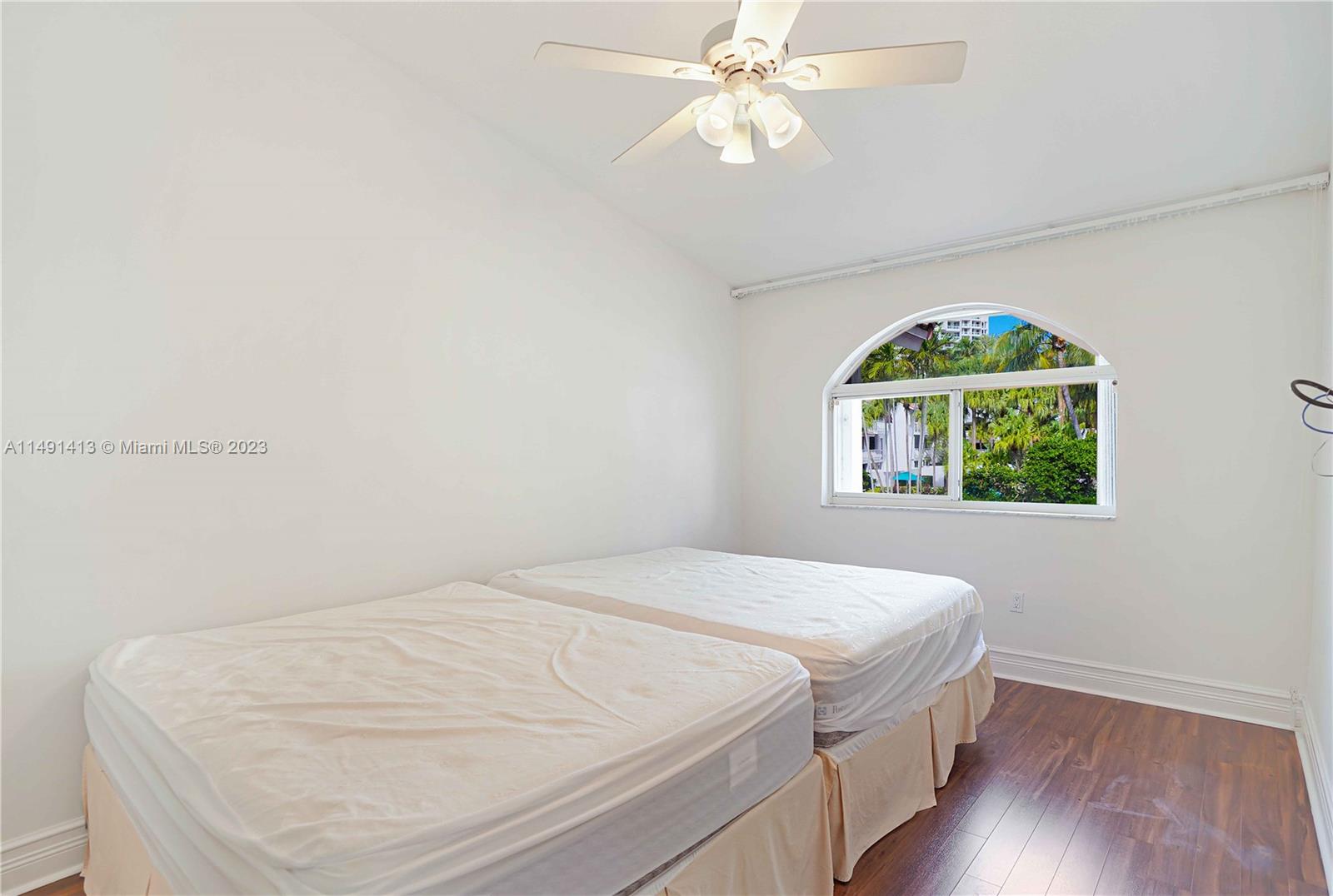GOLDEN POINTE - Residential Lease