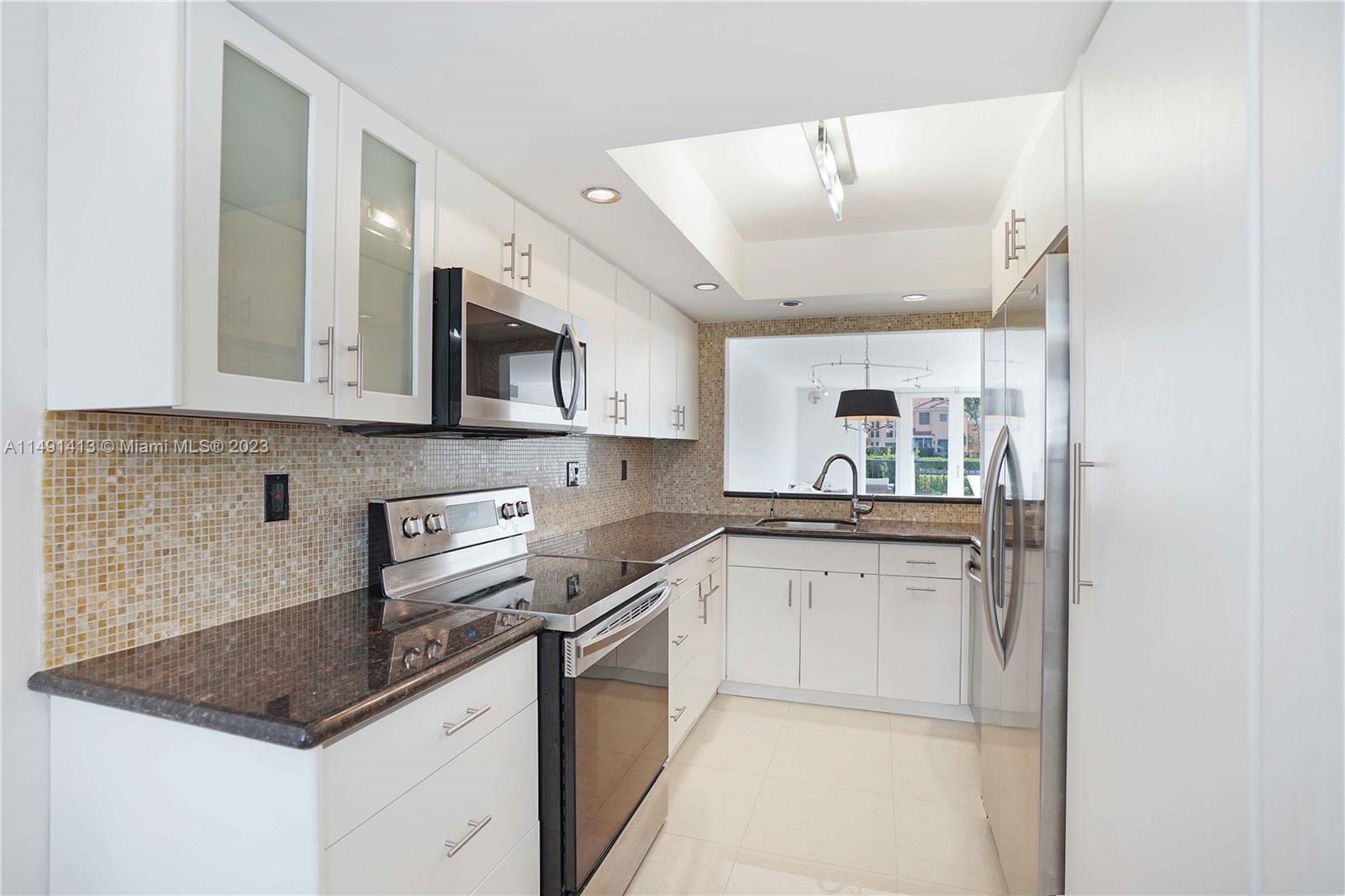 GOLDEN POINTE - Residential Lease
