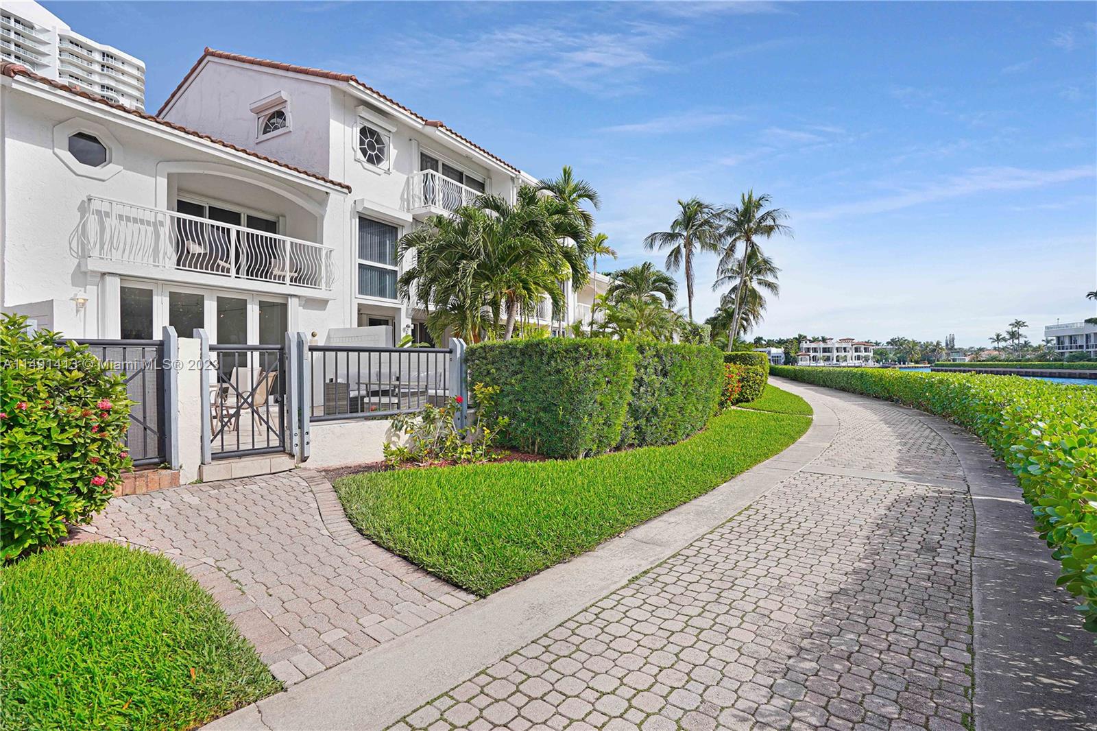 GOLDEN POINTE - Residential Lease