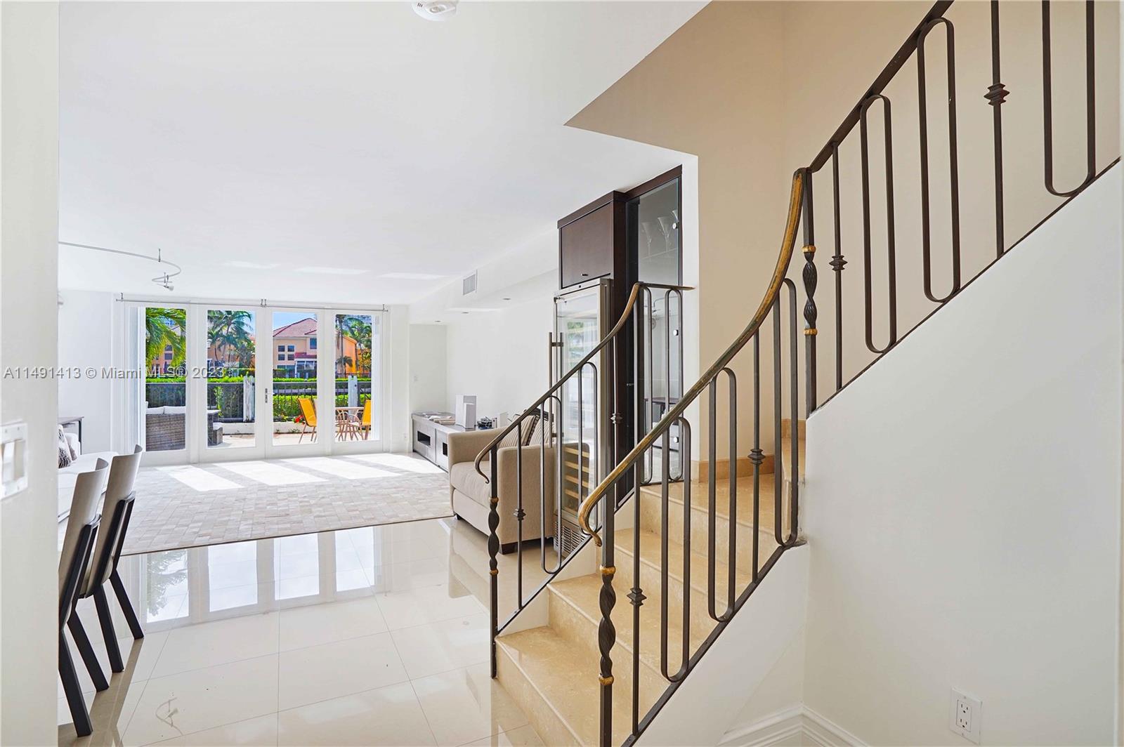 GOLDEN POINTE - Residential Lease