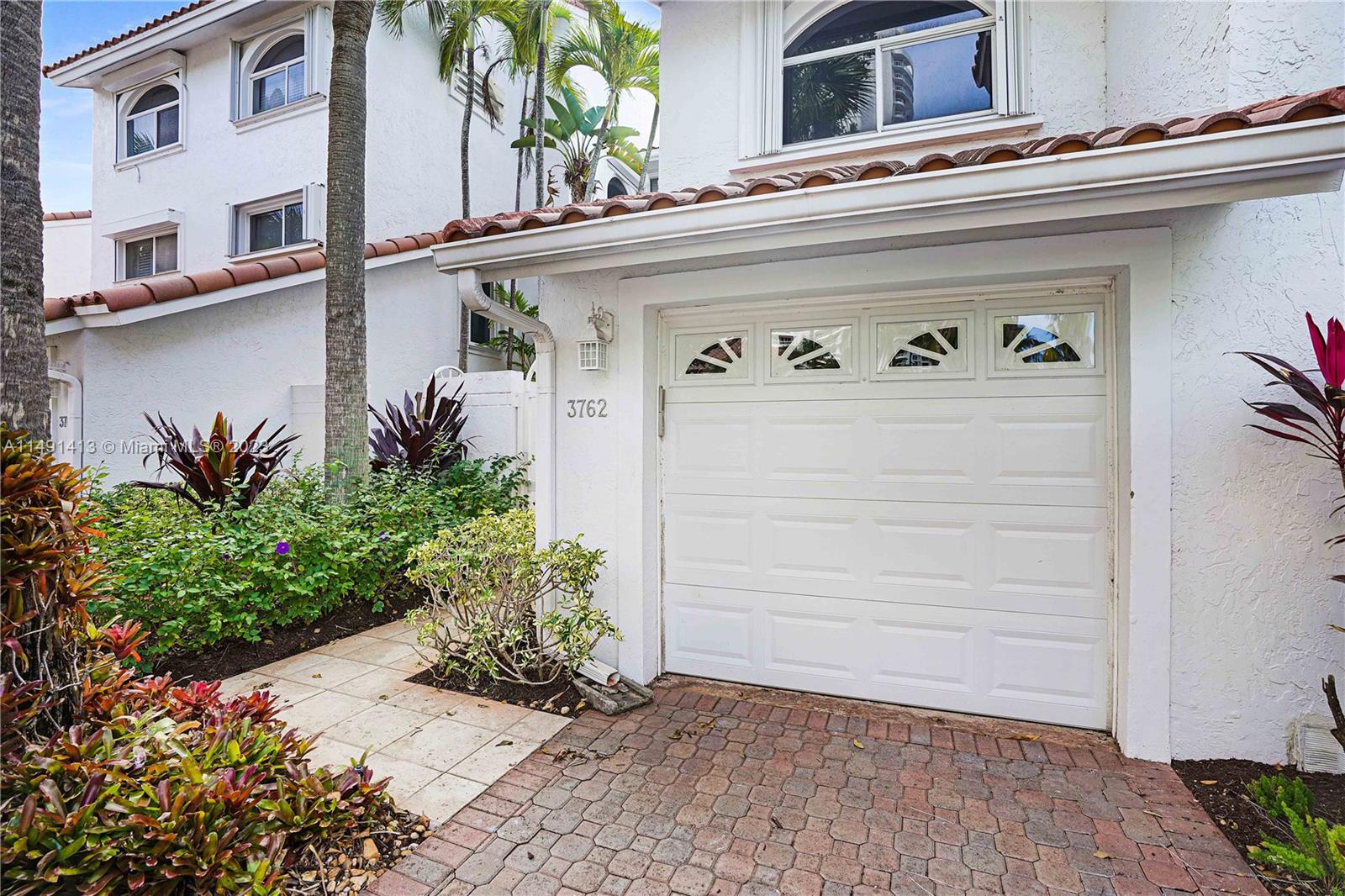 GOLDEN POINTE - Residential Lease