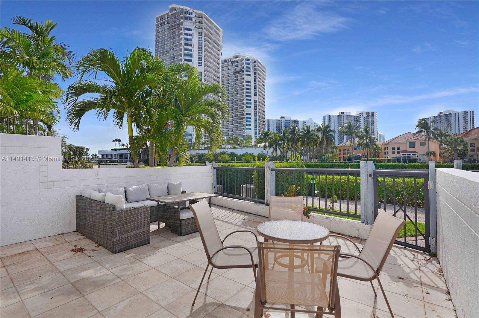 GOLDEN POINTE - Residential Lease