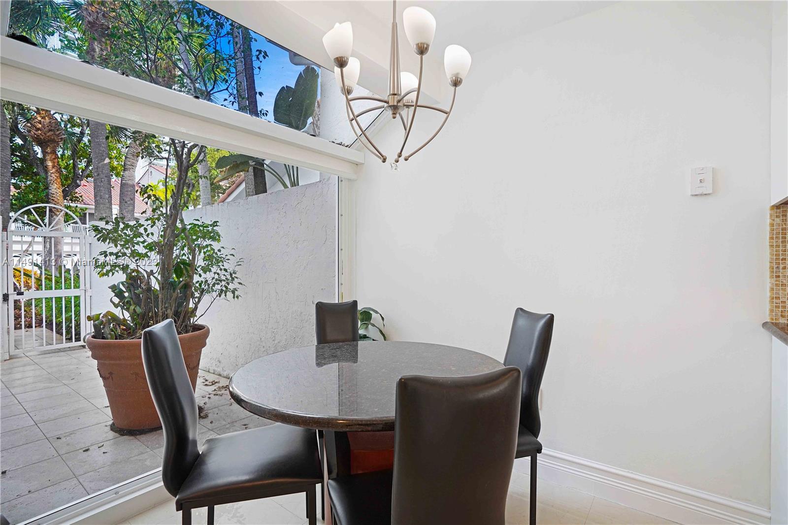 GOLDEN POINTE - Residential Lease