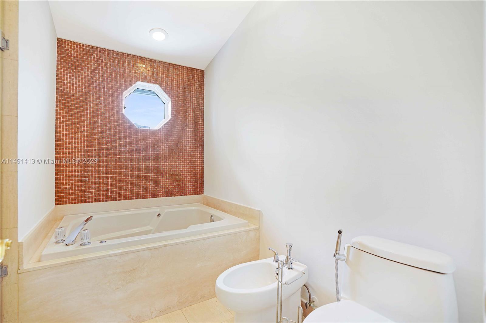 GOLDEN POINTE - Residential Lease