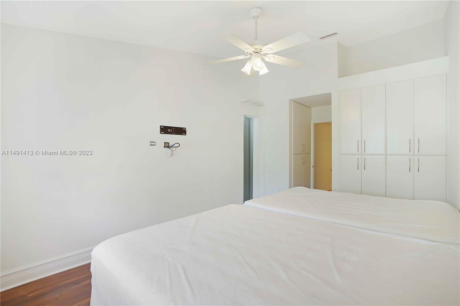 GOLDEN POINTE - Residential Lease