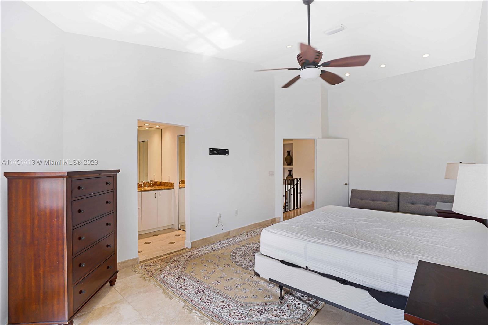 GOLDEN POINTE - Residential Lease