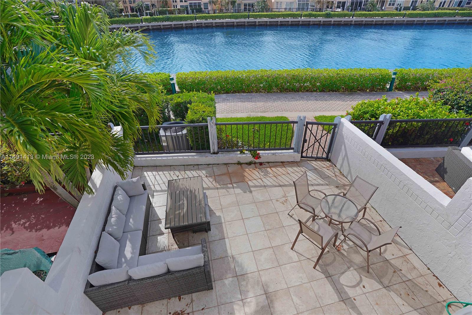 GOLDEN POINTE - Residential Lease
