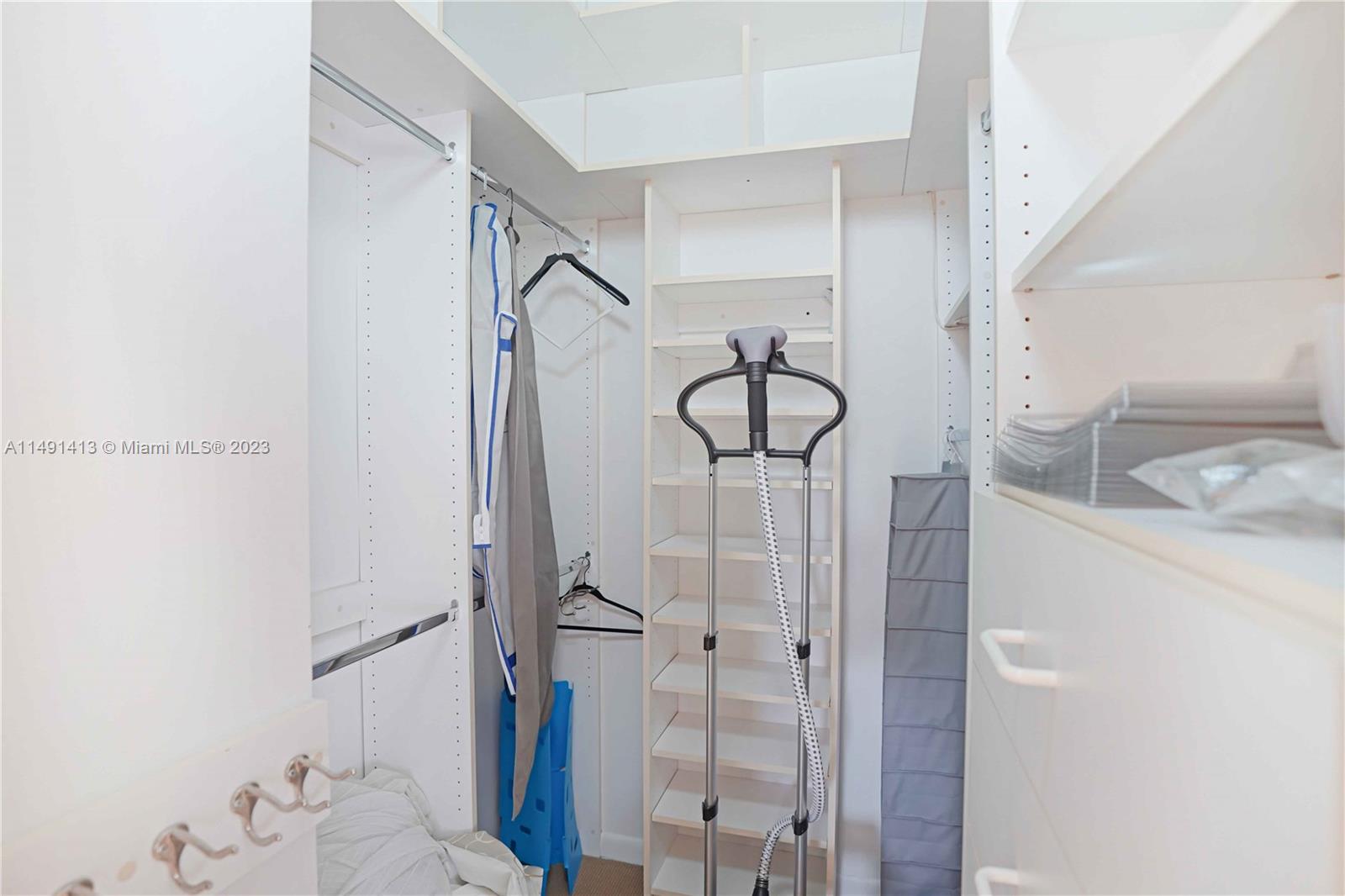 GOLDEN POINTE - Residential Lease