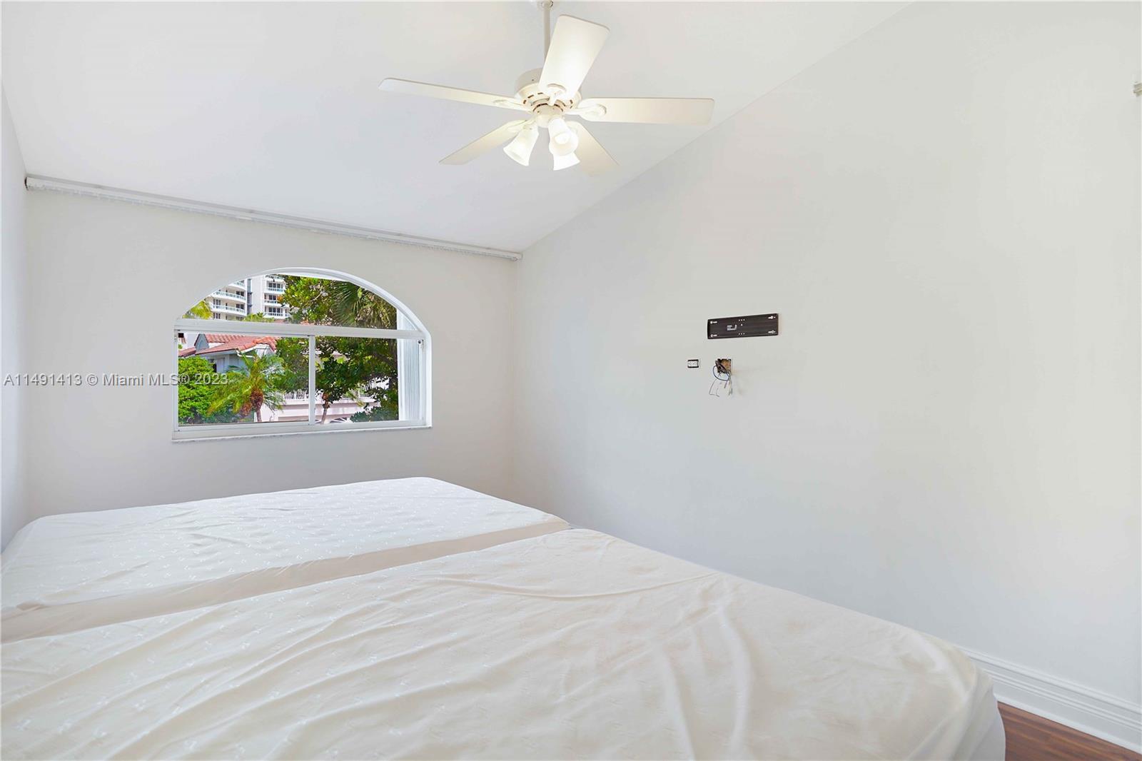 GOLDEN POINTE - Residential Lease